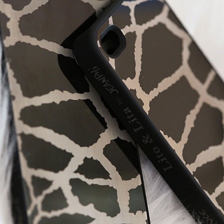 Coque Girafe en Miroir Noir Gravure Dorée pour iPhone 5 et 5S - Lito Lita Coque Girafe en Miroir Noir Gravure Dorée pour iPhone 5 et 5S - Lito Lita