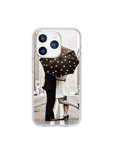 Cover iPhone 15 Pro Segreto dietro l'Ombrello Amore Coppia - Asano Yamazaki