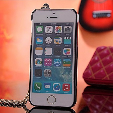 Coque Lèvres en relief avec Chaine pour iPhone 5/5S Coque Lèvres en relief avec Chaine pour iPhone 5/5S